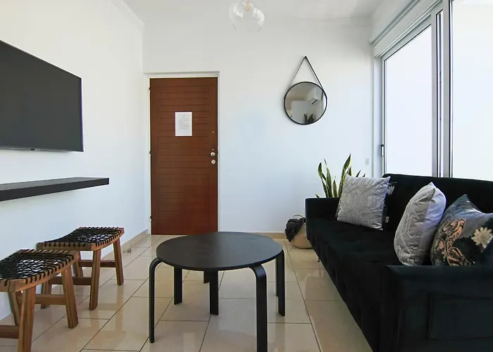 Phaedrus Living: Seaside Luxury Flat Lighthouse 62