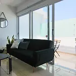 Phaedrus Living: Seaside Luxury Flat Lighthouse 62 بافوس