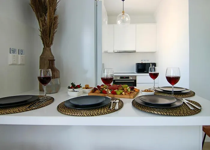 Phaedrus Living: Seaside Luxury Flat Lighthouse 62 * Πάφος