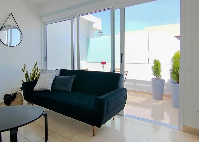 Phaedrus Living: Seaside Luxury Flat Lighthouse 62 * Πάφος