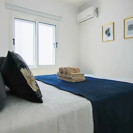 Phaedrus Living: Seaside Luxury Flat Lighthouse 62 아파트 파포스