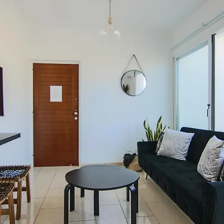 Phaedrus Living: Seaside Luxury Flat Lighthouse 62 * 파포스